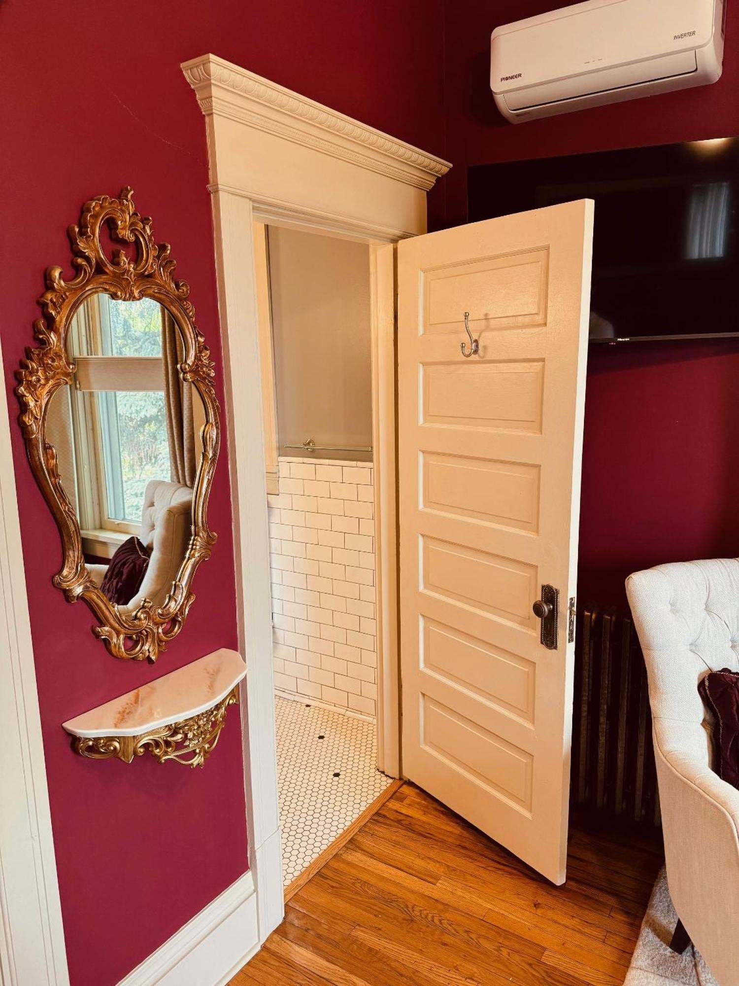 The Gibson Mansion Bed & Breakfast 3*