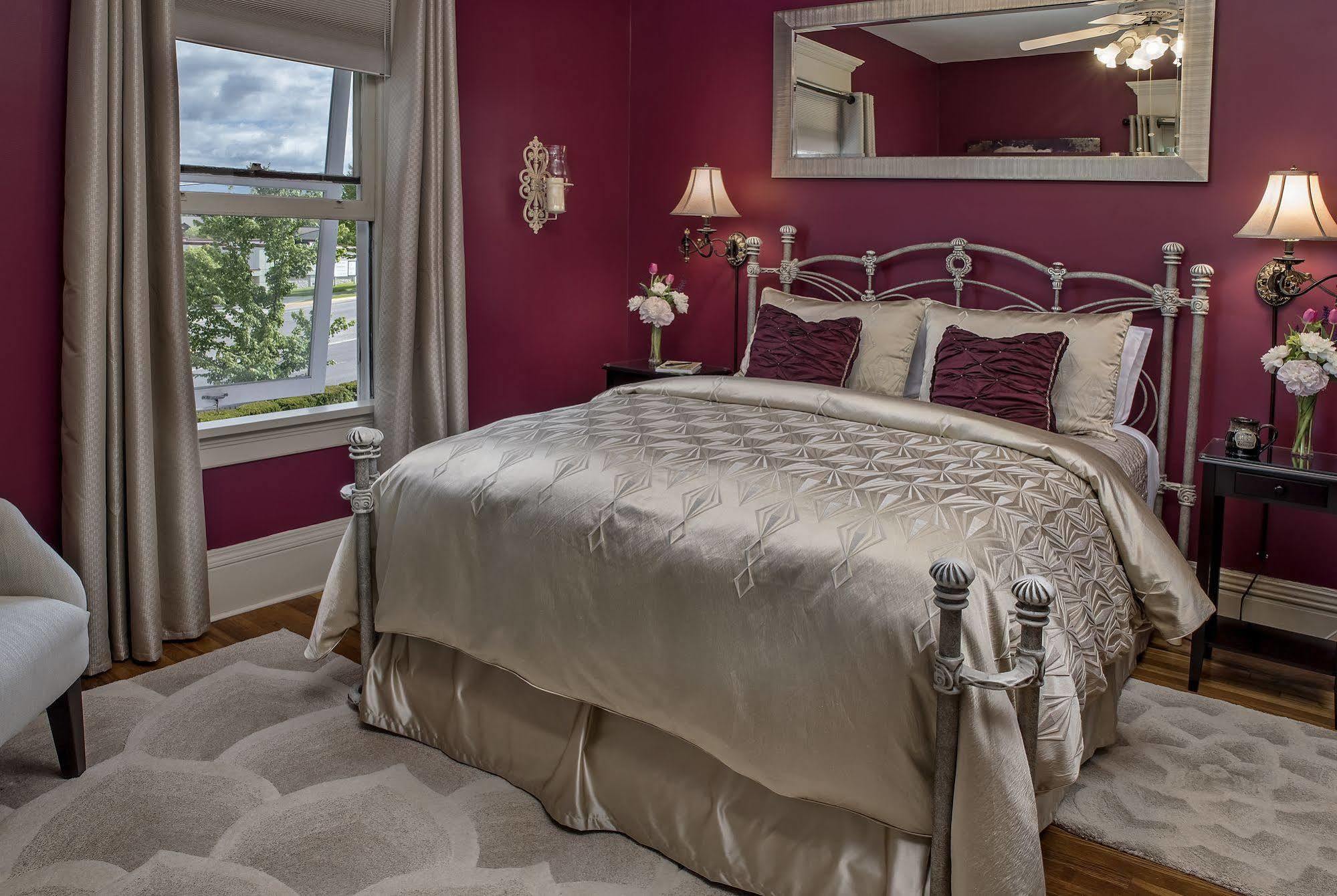 The Gibson Mansion 3*